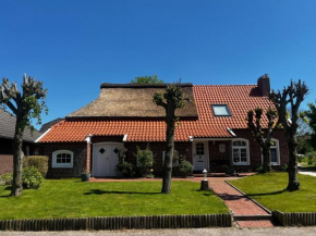 Lindenhuus-Urlaub unter einem Teilreetdach-Terrasse - Nahe Norden-Norddeich